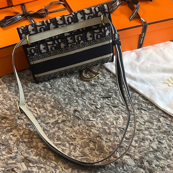 Authentic CHRISTIAN DIOR
2020 Oblique Slim Saddle Belt Pouch - Picture 14 of 16